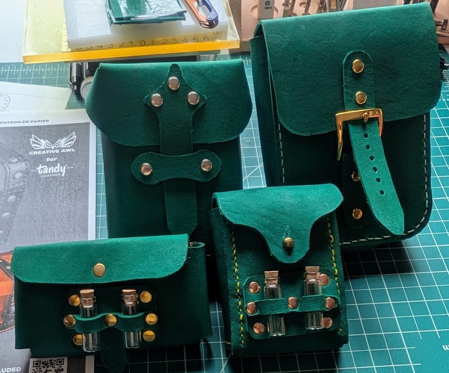 Image green_small_pouches.jpg