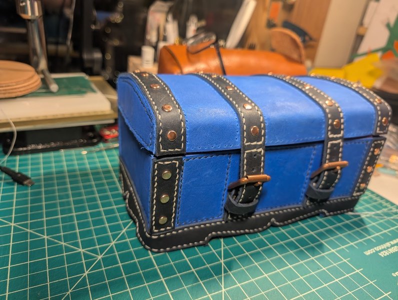 Image leather_chest.jpg