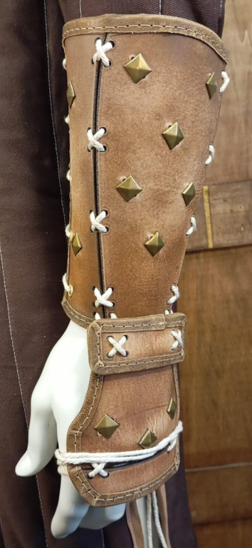 Image LP-Hazama_Bracers.png